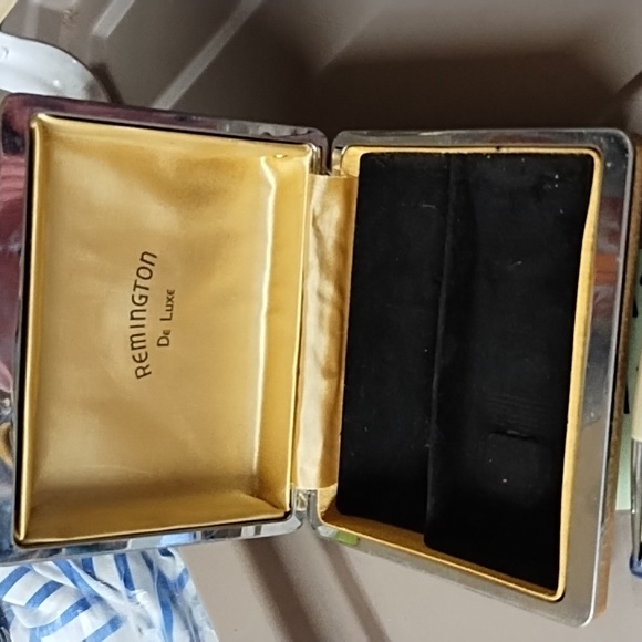 Old Vintage REMINGTON DeLUXE Electric Shaver in Original Box - Picture 3 of 13